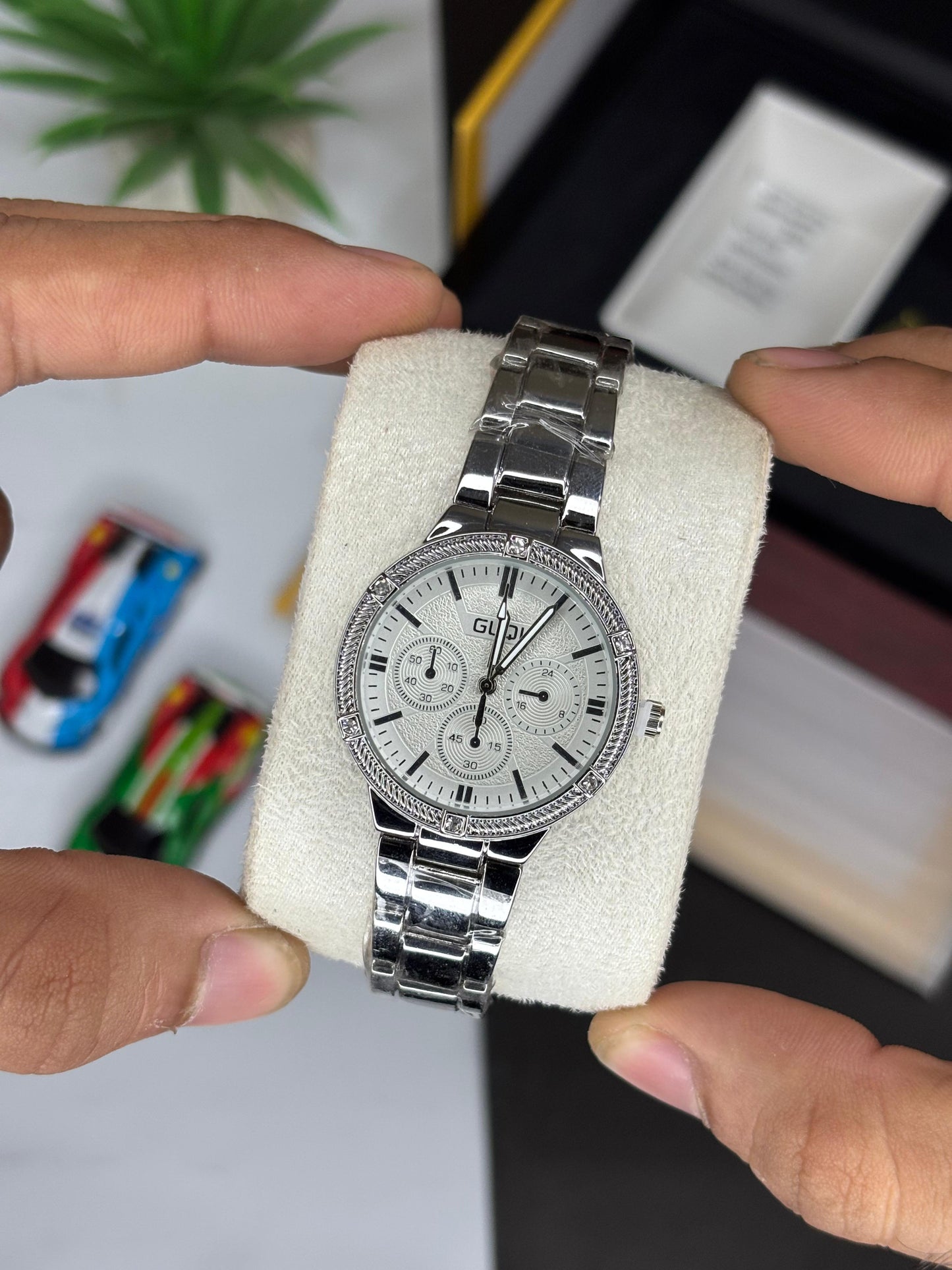 GIQI WHITE FOR HER