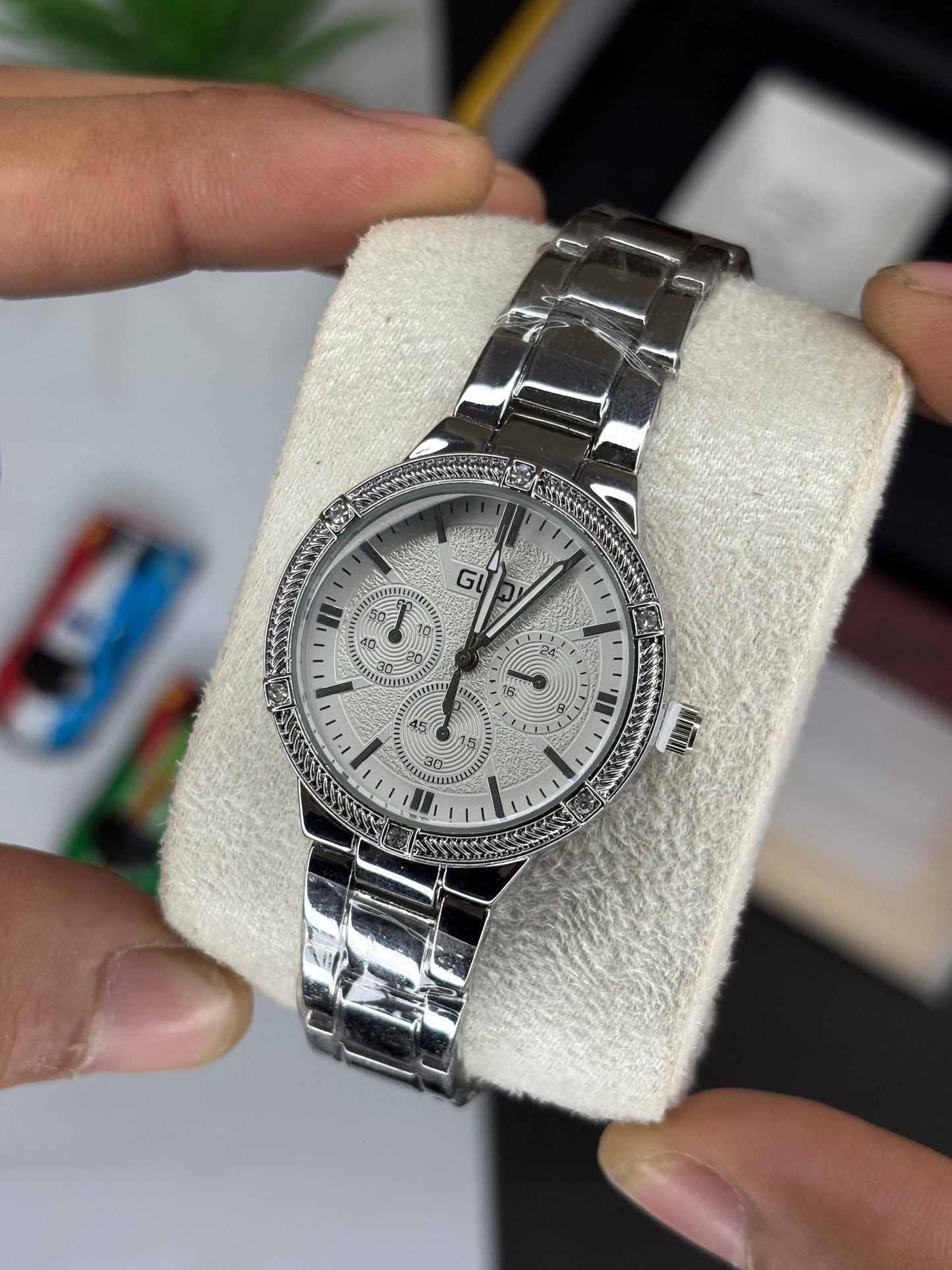 GIQI WHITE FOR HER