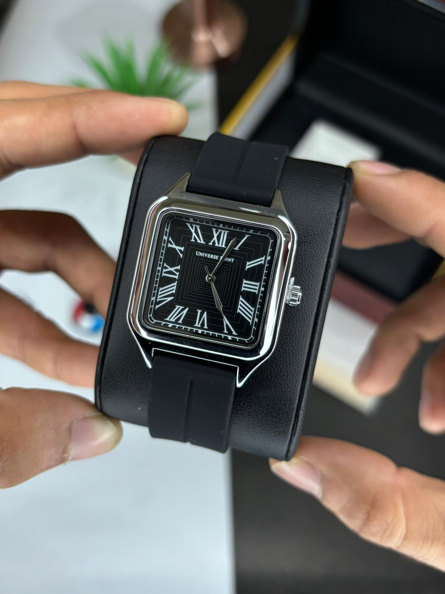 UNIVERSE POINT ARABIC BLACK