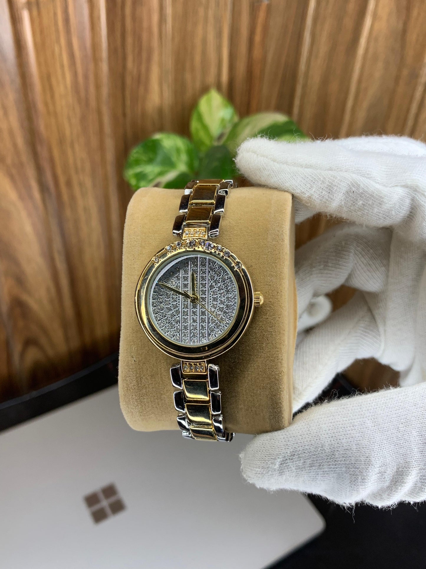 Diamond Star Decent Ladies Watch