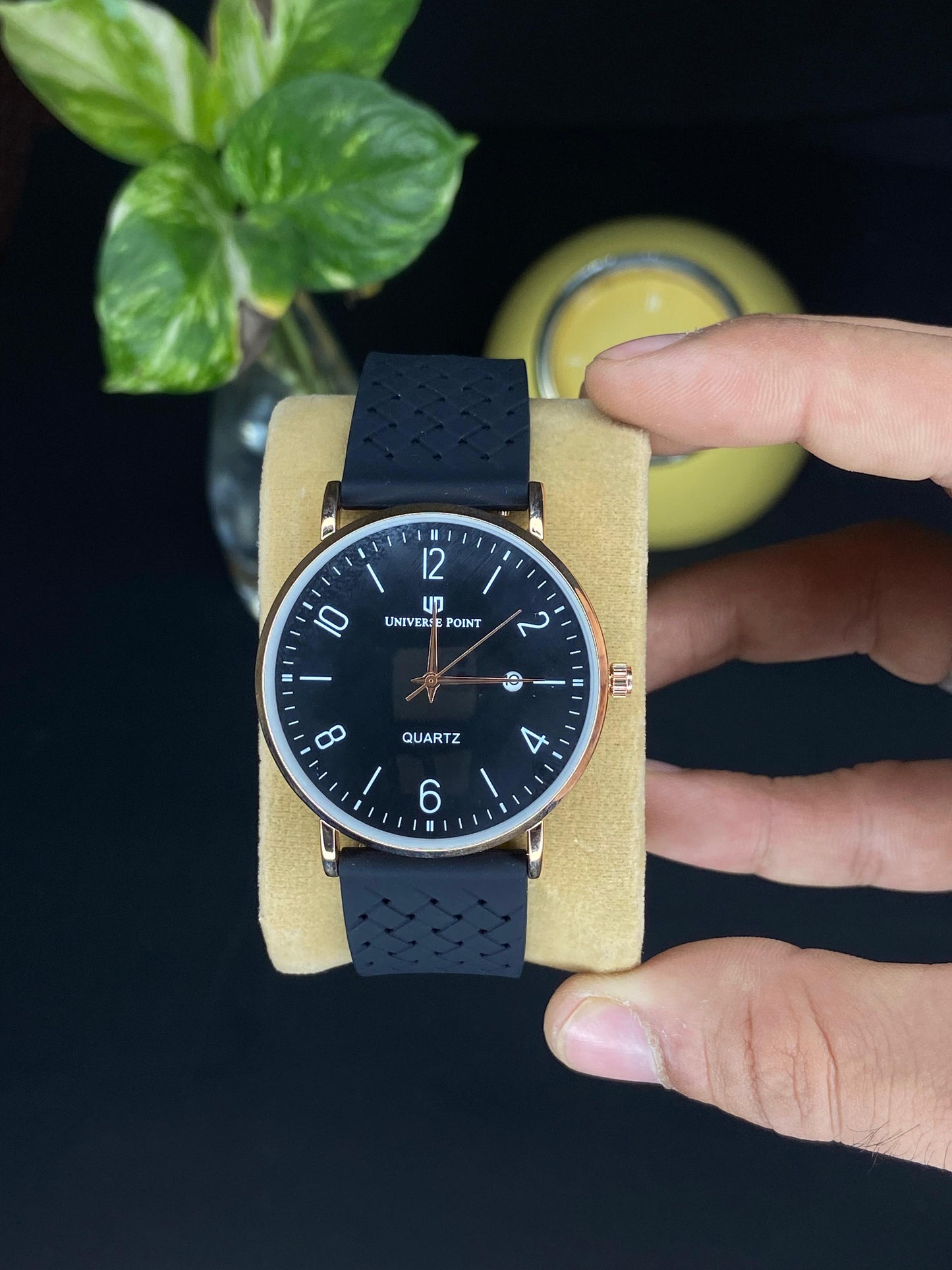 Universal Point Magnet Watch